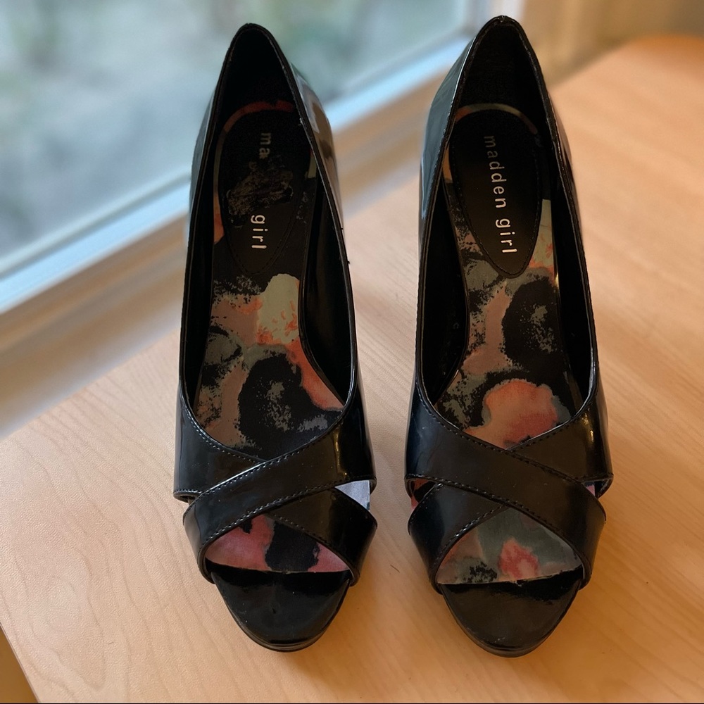 Stiletto Peep-toe Pumps
Good condition
Clean